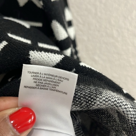 Anne Klein Women’s Mock Neck Sweater Black White Geometric Triangle Print Sz S - Picture 9 of 9